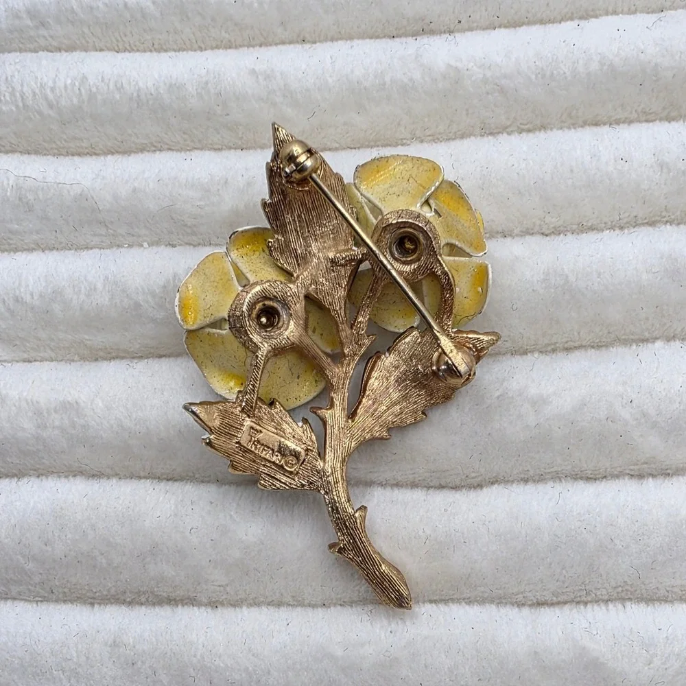 Vintage Crown Trifari Signed Enameled Yellow Double Rose Flower Brooch Pin 2